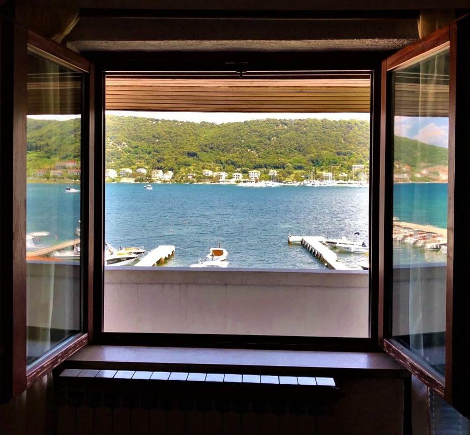 Apartments With Boat Mooring Marija Supetarska Draga Exterior photo