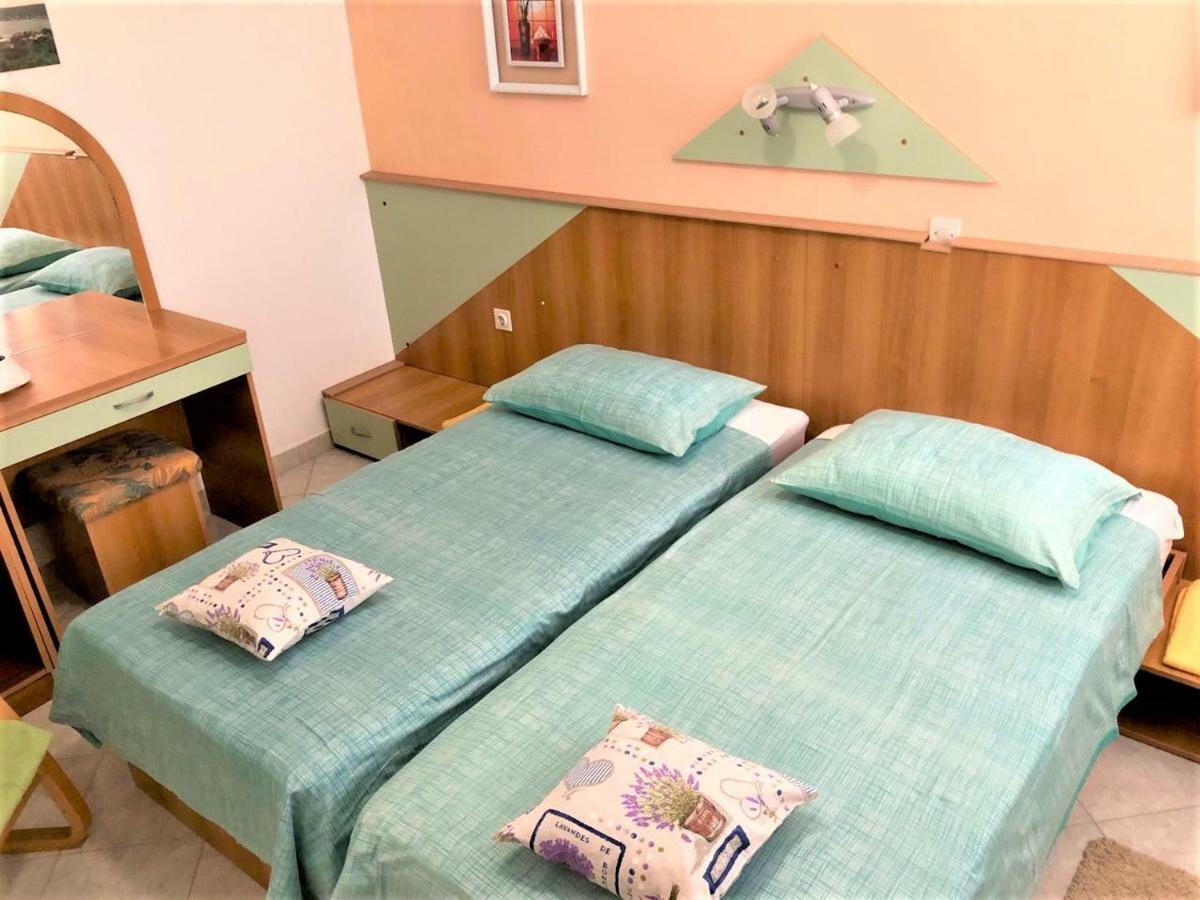 Apartments With Boat Mooring Marija Supetarska Draga Exterior photo