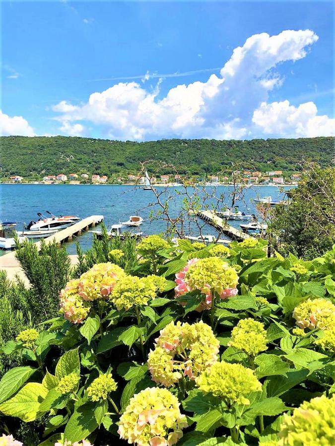 Apartments With Boat Mooring Marija Supetarska Draga Exterior photo