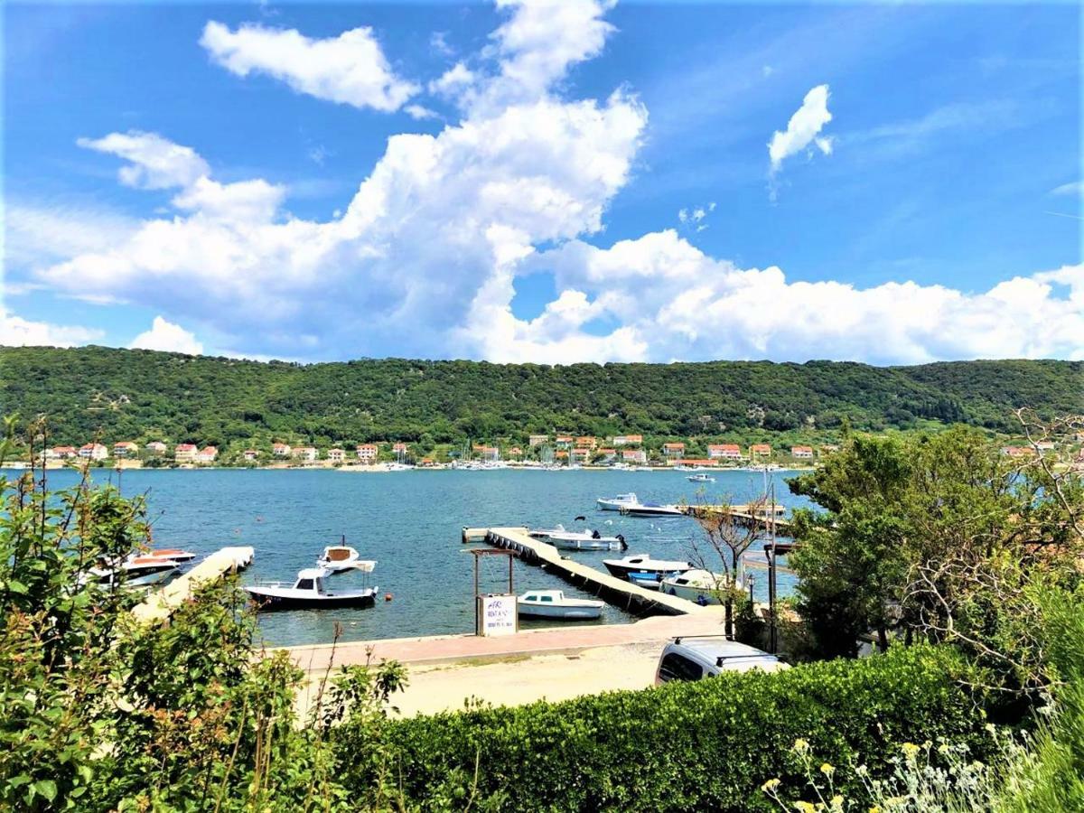 Apartments With Boat Mooring Marija Supetarska Draga Exterior photo