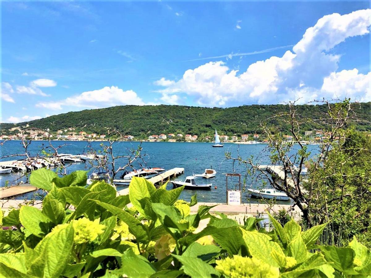 Apartments With Boat Mooring Marija Supetarska Draga Exterior photo
